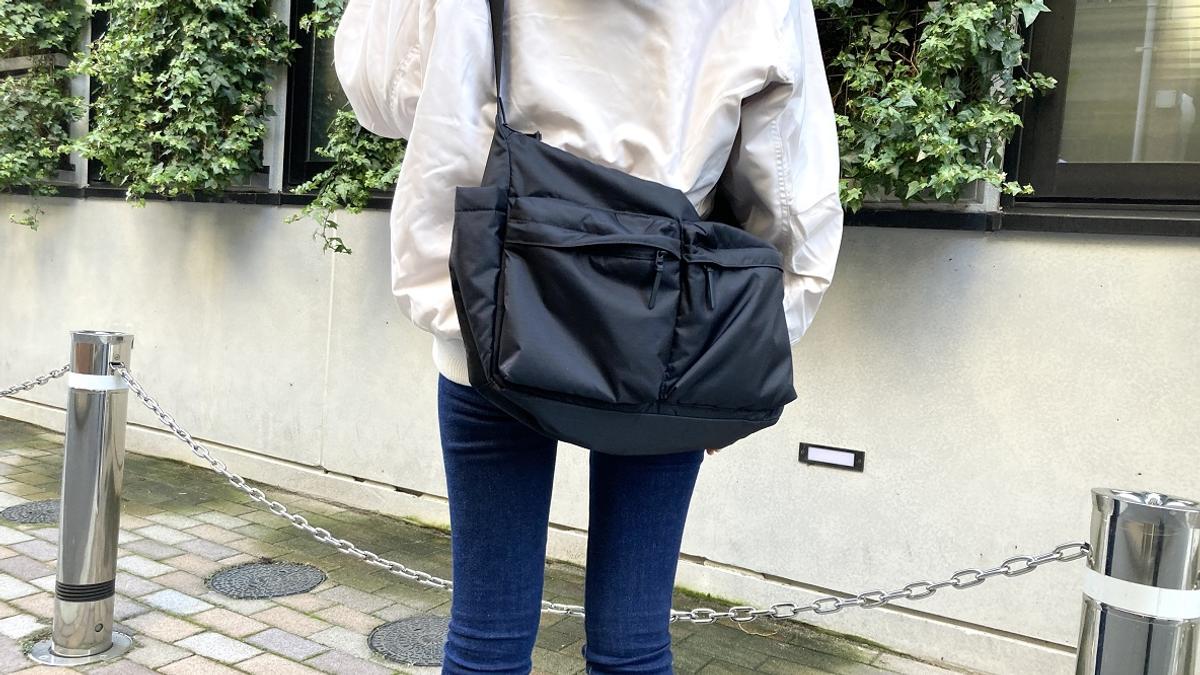 ユニクロの「マルチポケットショルダーバッグ」が、まさにずっと求めてた仕様…！ コレで2000円台はありがたい～