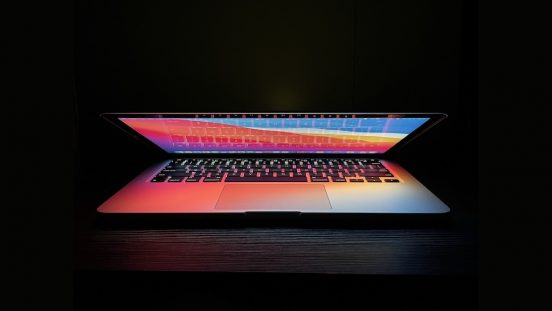 アップル、「MacBook」を開けても起動しないように設定する方法を公開！