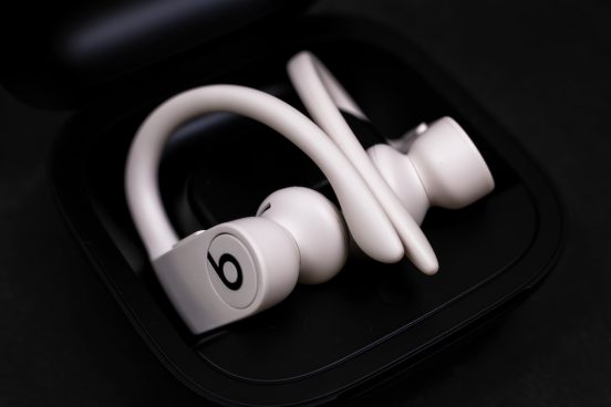 新型「Powerbeats Pro 2」、2月11日に発売!?