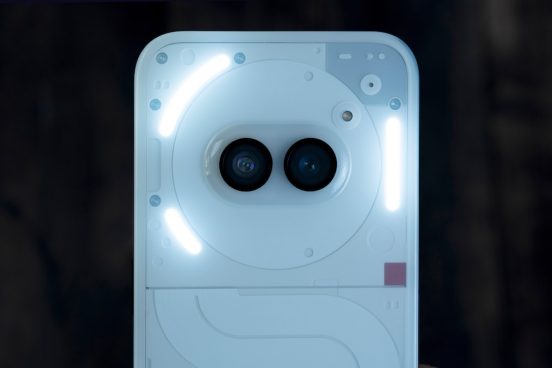 Nothing、次期「Phone (3)」にペリスコープ望遠レンズを採用!? バッテリーの向上は…