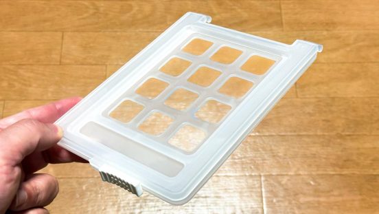 ダイソーで見つけた保存クリップで、使いかけのハムやベーコンがカピカピになる問題を解決できるんです