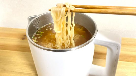 さらばコンロ！ 袋麺やレトルト食品もつくれる「ニトリの1台3役ケトル」にズボラさん歓喜