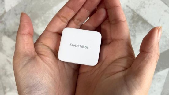 後付けで家電をIoT化？ 壁スイッチに貼り付けるSwitchBotで睡眠環境がみるみる充実した話