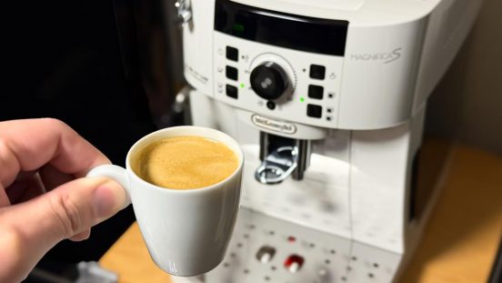 「毎朝おいしいコーヒーが飲みたい」を叶えてくれた、デロンギの全自動エスプレッソマシン。内部洗浄まで“自動”なんです