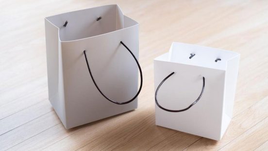 いちばん生活感が出ないゴミ箱を追い求めたら、たどり着いたのは「紙袋にしか見えないコレ」だった