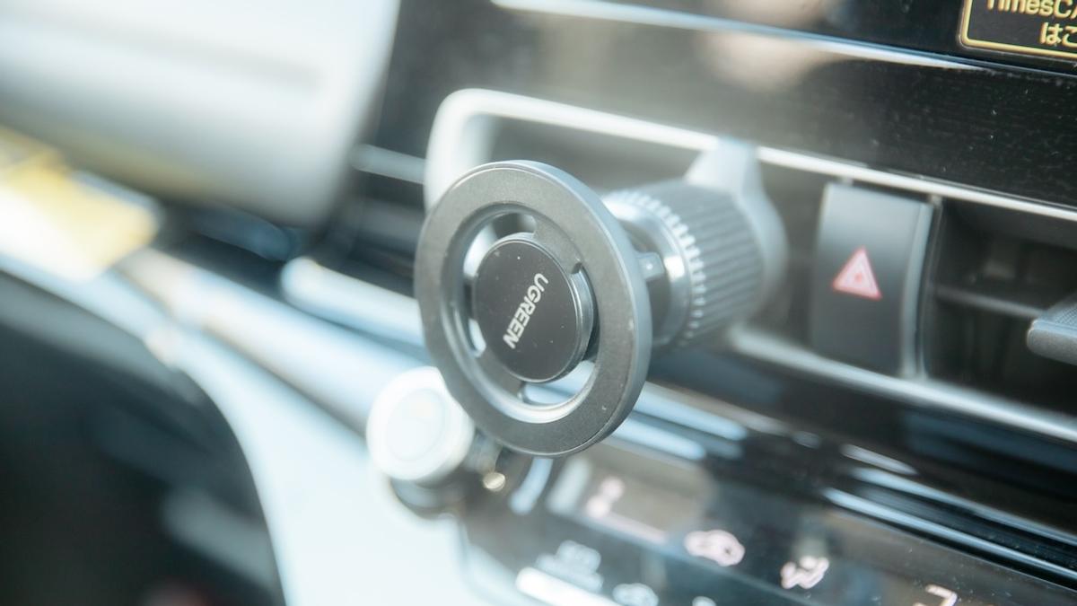 レンタカー＆カーシェアユーザーにオススメしたい！UGREENの「車載ホルダー」があるんですよ