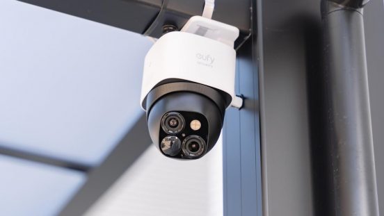 Ankerの「電気工事不要の防犯カメラ」を取り付けてみた。360°死角なしで快適すぎる…