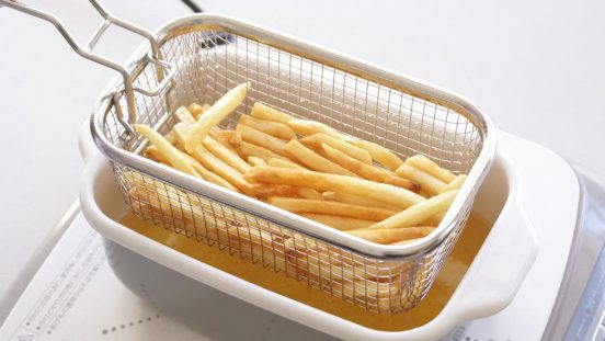 コレで、「揚げ物」まわりのストレスが激減！ 省スペースで“美味しくカラッと”揚がるんだ