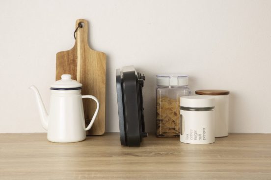 縦に収納できるホットプレート!? 一人暮らしにちょうどいい、ニトリの便利調理グッズ