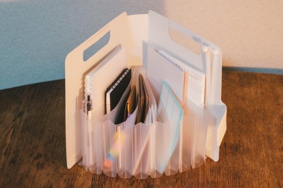 キングジム、コクヨ、サクラクレパス。「本当に買ってよかった書類整理アイテム」3選