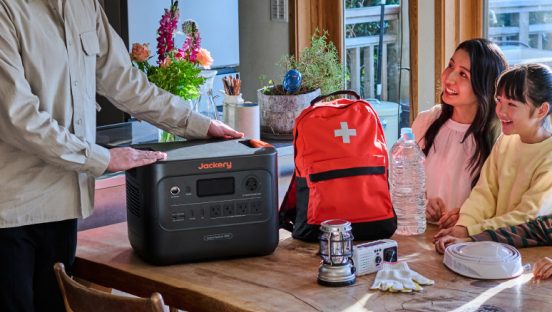 いまなら40％オフ！家族3日分の電力で最軽量クラスの「Jackery ポータブル電源 3000 New」