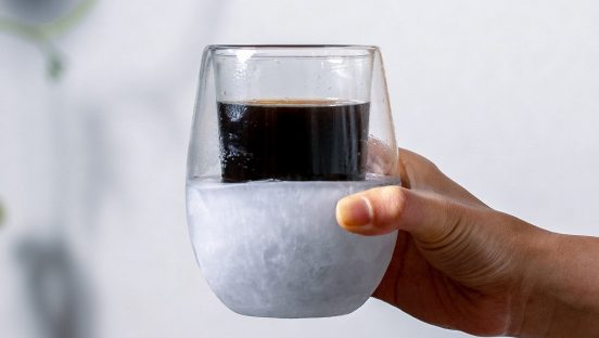 氷なしでも冷たさキープ！ 冷却ジェルを内蔵した「アイスクイック グラス」