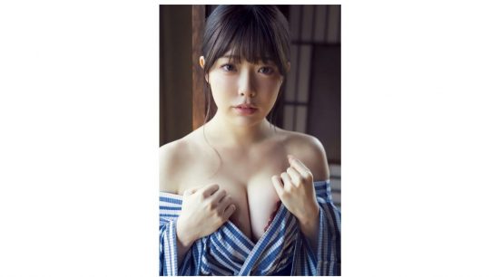 塩見きら、和風グラビアで色白美ボディ披露