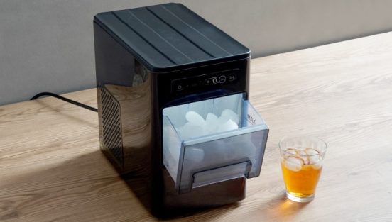 家飲みのお供に！ 最短6分で氷が作れる卓上製氷機「アイスゴロンSlim」