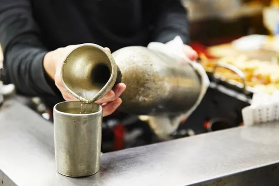 関西の酒と食の面白さを、酒場を愛するライターが探る噺