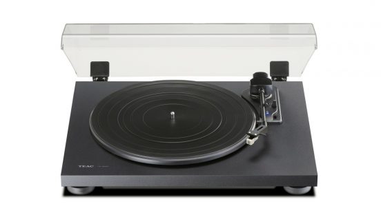 手軽にレコードが聴ける！ Bluetooth対応のターンテーブル「TN-180BT」