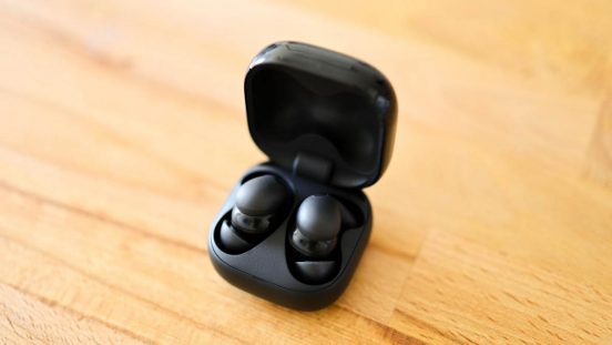 SONY「LinkBuds Fit」なら、イヤホンが耳から落ちてしまう心配なし。軽い・フィット感・ノイキャンのいいとこ取りです