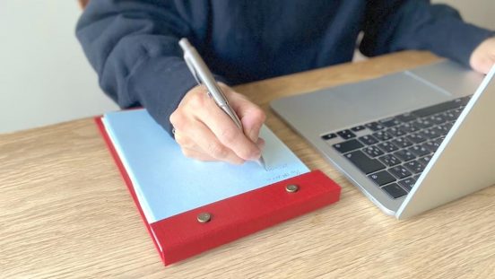 ポスタルコの「スナップパッド」でノート何冊も持つのやめました。ついパソコンの横に置きたくなる理由