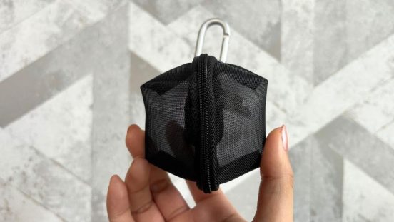 無印良品の新作「ナイロンメッシュ コンパクトポーチ」を使ってみた！ 小型のちょうど良すぎるサイズ感に感激した話