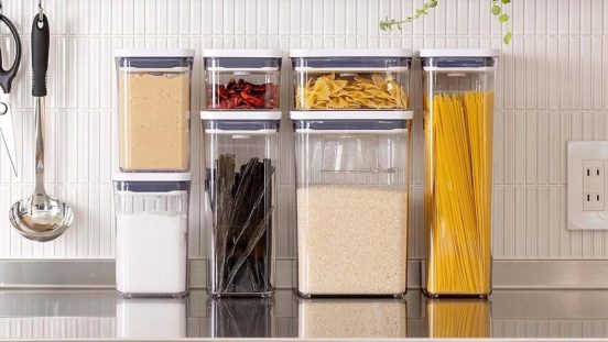 保存場所に困る食品がシンデレラフィット！  開閉しやすくて残量がひと目でわかるOXO“最強のコンテナ”を見つけた