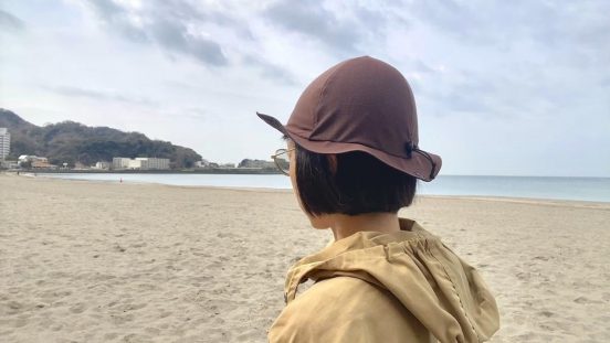 UV対策にハットをかぶりたいけど風に飛ばされそう問題。山と道の「Stretch Mesh Hat」が解決してくれたよ