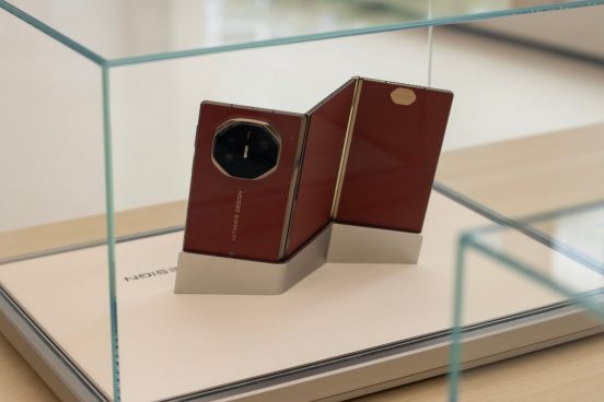 サムスン期待の三つ折りスマホ、モデル番号が判明？ 当初は韓国限定販売か