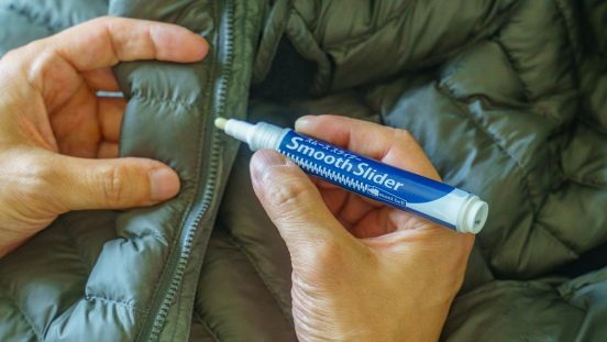 モンベルの「スムーススライダー」で頑固すぎるファスナーをスルッと動かせるようになったよ