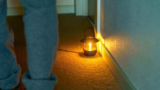 帰宅後、家の中暗すぎ問題。人感センサー付きの「LEDランタン」が解決してくれたよ
