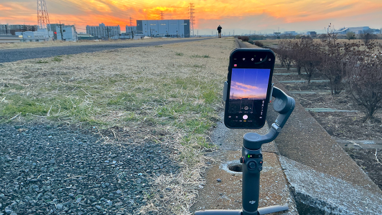 DJIのジンバル「OSMO  Mobile」で“日常が映画”になりました。夜景やパノラマも…スマホ動画がプロ並みに
