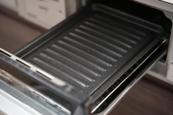 後片付けがとても楽になる「グリルトレー」！ 使い始めたら家で焼き魚を食べる頻度が増えました