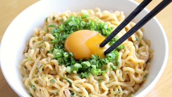 5分ちょいで作れる超簡単“まぜそば”の正体は…？ みんなが大好きなアレでできちゃうよ