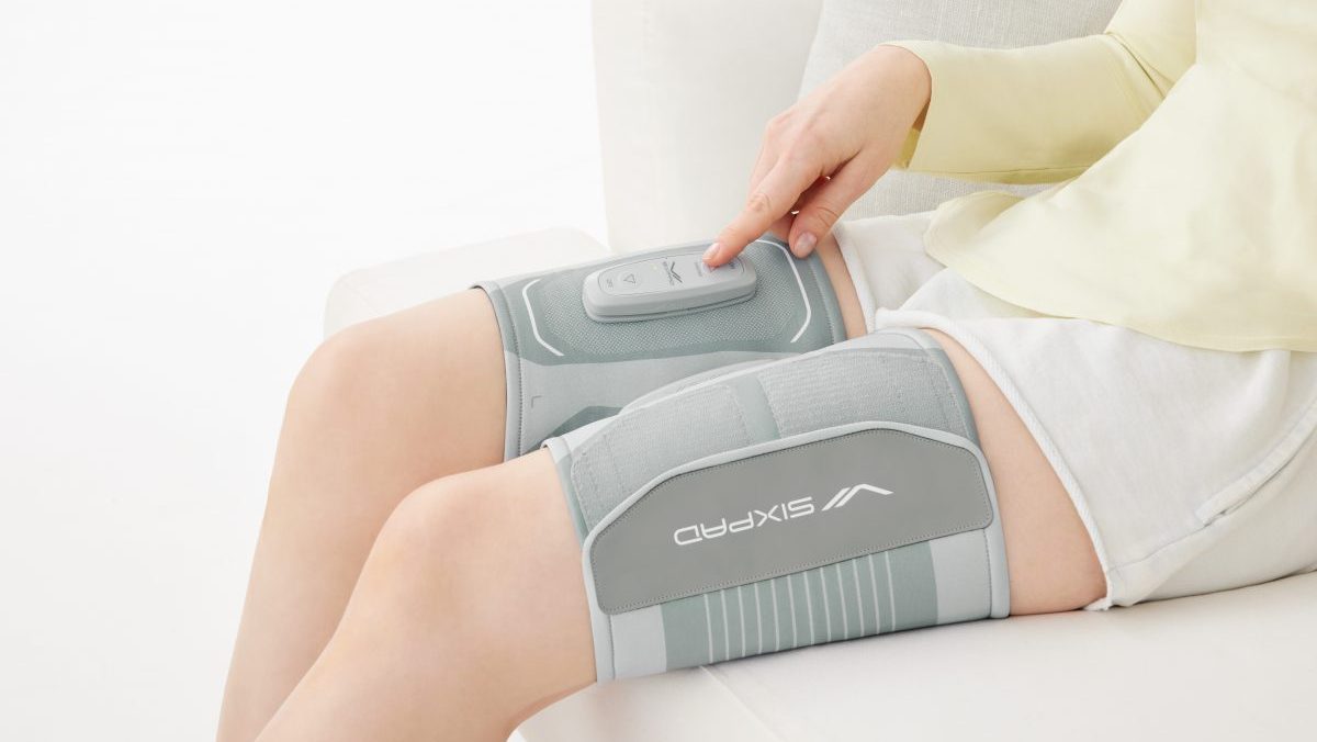 太ももをこんなに手軽に鍛えられるとは……！ SIXPADのEMSトレーニング機器「Leg Belt 2」