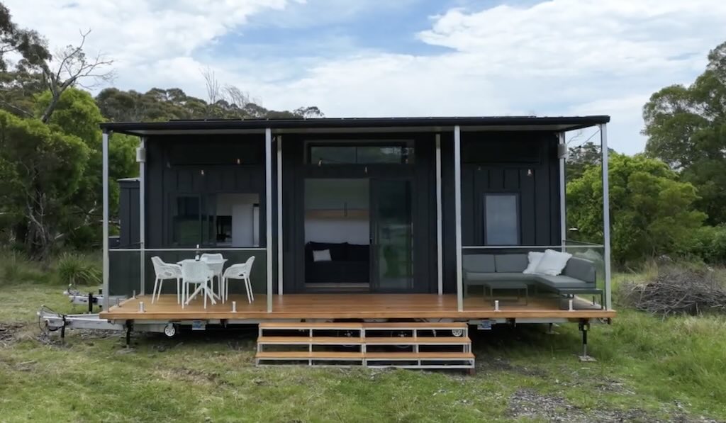 もう家はタイニーハウスで十分!? 太陽光発電を活用したモデルが豪州で話題
