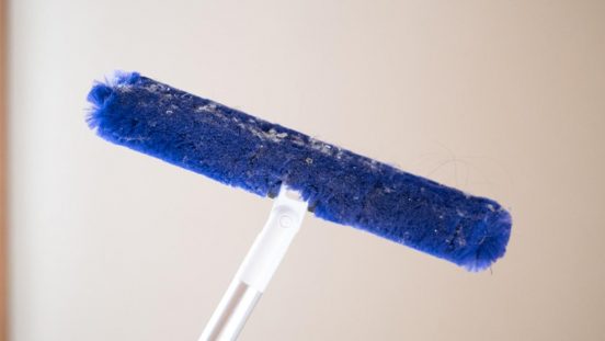 掃除機よりも便利かも！ 一瞬でお手入れできる「トレループの階段用」で床も家具の隙間もキレイになった