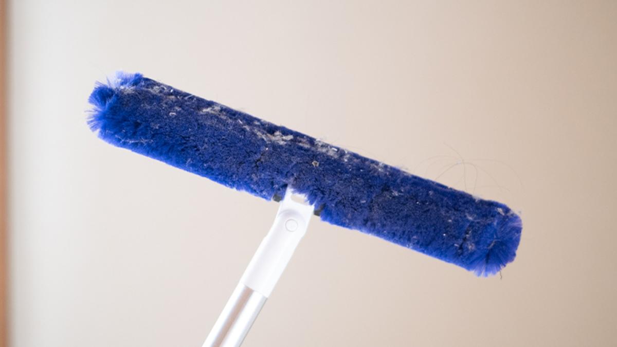 掃除機よりも便利かも！ 一瞬でお手入れできる「トレループの階段用」で床も家具の隙間もキレイになった