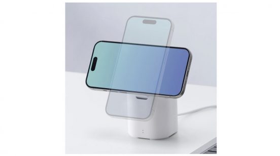 音楽再生とスマホ充電を1台にまとめ、デスク周りをスッキリ！ ワイヤレス充電できるBluetoothスピーカー「400-SP117」