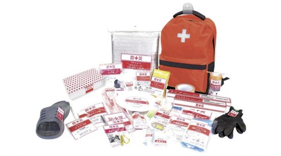 災害の備えは「防災バッグ」から始めるのも手！災害時に役立つ30アイテムが入った、防災士監修のセット