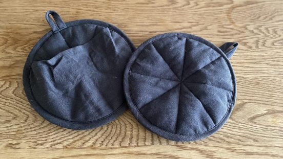 無印良品の「鍋つかみ」。なくてもそこまで困らないけど、あった方が絶対にいい