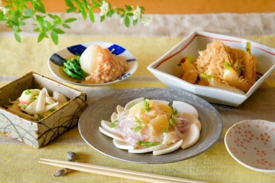 淡色野菜と緑黄色野菜の栄養たっぷり！ 春かぶを生・半生・煮込みで丸ごと味わう絶品レシピ