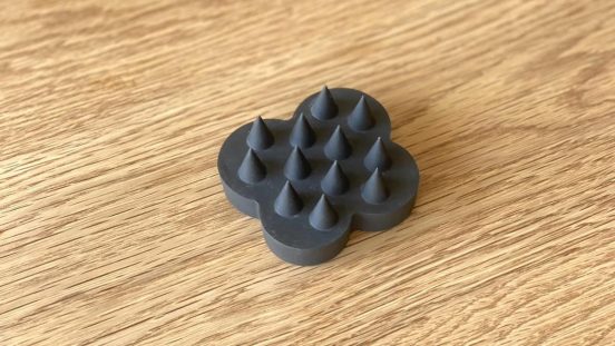 頭皮マッサージに最適！ uka「scalp brush kenzan」をお風呂で1年以上愛用している理由とは