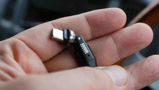 かさばらず、断線も防げる。旅行先にも連れて行きたい「理想の充電ケーブル」に出会えました
