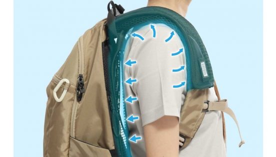夏のリュックの汗ムレ対策に！ 風を通して汗・熱を逃がす「背中肩セットで蒸れんゾ」