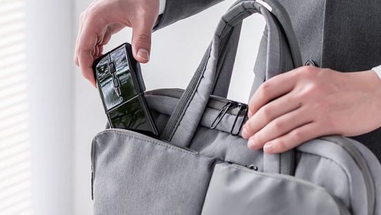 もはや「板」！折りたたむと厚さ1.8cmになるワイヤレスマウス「400-MAWB12シリーズ」