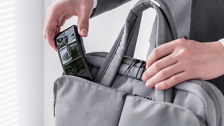もはや「板」！折りたたむと厚さ1.8cmになるワイヤレスマウス「400-MAWB12シリーズ」