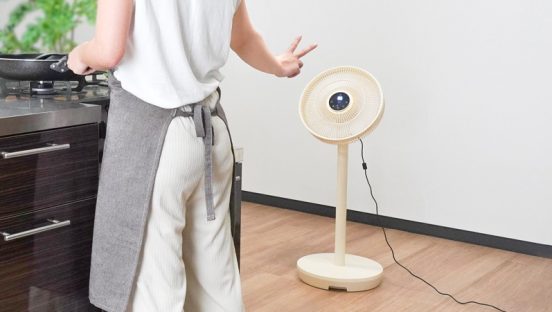 センサー搭載で人の動きに追従するスマート扇風機「むきせん」