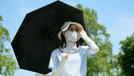 日差しカットでひんやり涼しい！ ユニクロ初の遮熱機能付き傘「UVカットコンパクトアンブレラ/遮熱」