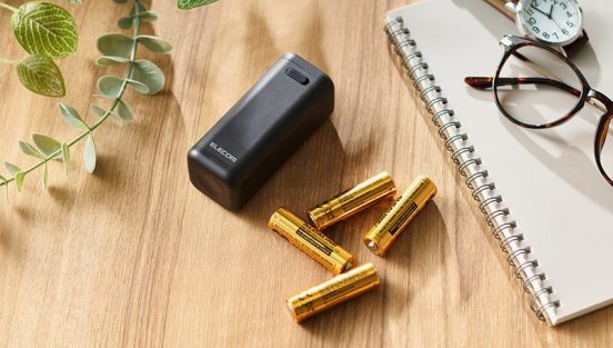 乾電池があればスマホ充電できる！ 防災グッズとしても活用できるエレコムの乾電池式モバイルバッテリー