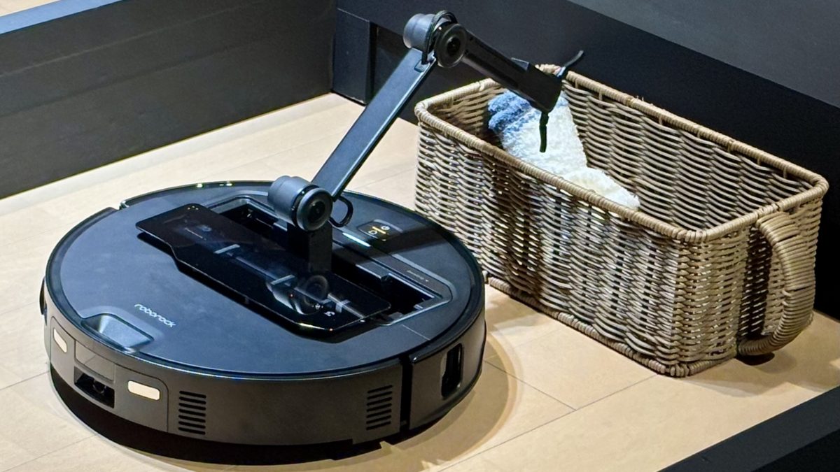 ロボット掃除機に「手」が生えた!? Roborock記者発表会でデモ披露の「Saros」新モデル、ロマンがあるぞ