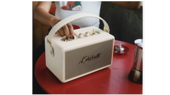 最大50時間再生を誇る、Marshallのポータブルスピーカー！独自の全方位サウンドを採用した「Kilburn III」