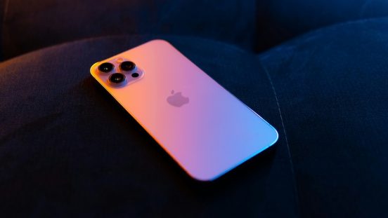 「iPhone」は2027年までに3回大変身する！ その計画は…
